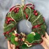 Рождественский венок с декором Vstavai Sonce со стабилизированного мха 28 см