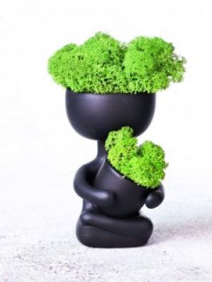 Кашпо Magic Gardens Человечек йог черный со стабилизированным мхом 14*6 см